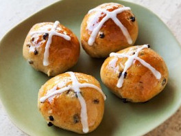 коричные булочки с крестом